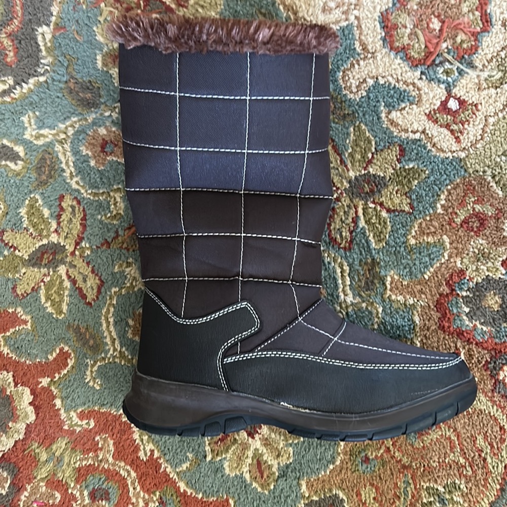 NWOT Itasca Vixen Quilted Boots Sz 8 - Picture 8 of 16